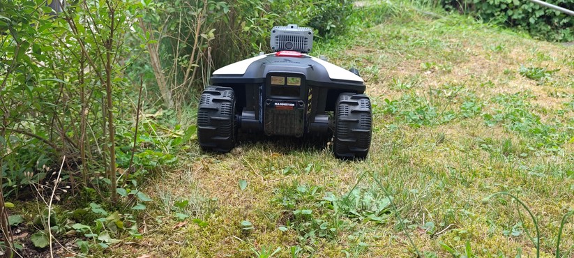Mammotion Luba Mini AWD Lidar im Einsatz