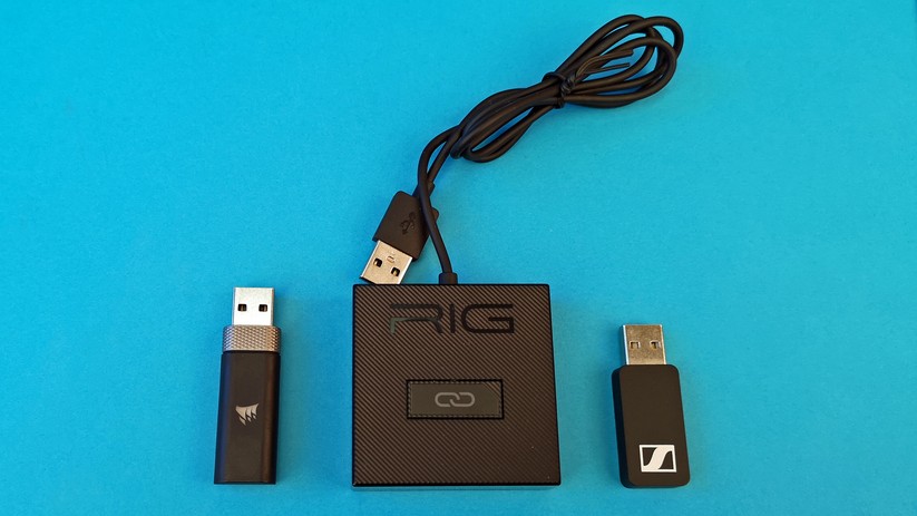 Die drei Funk-Dongle von Corsair, Plantronics und Sennheiser.