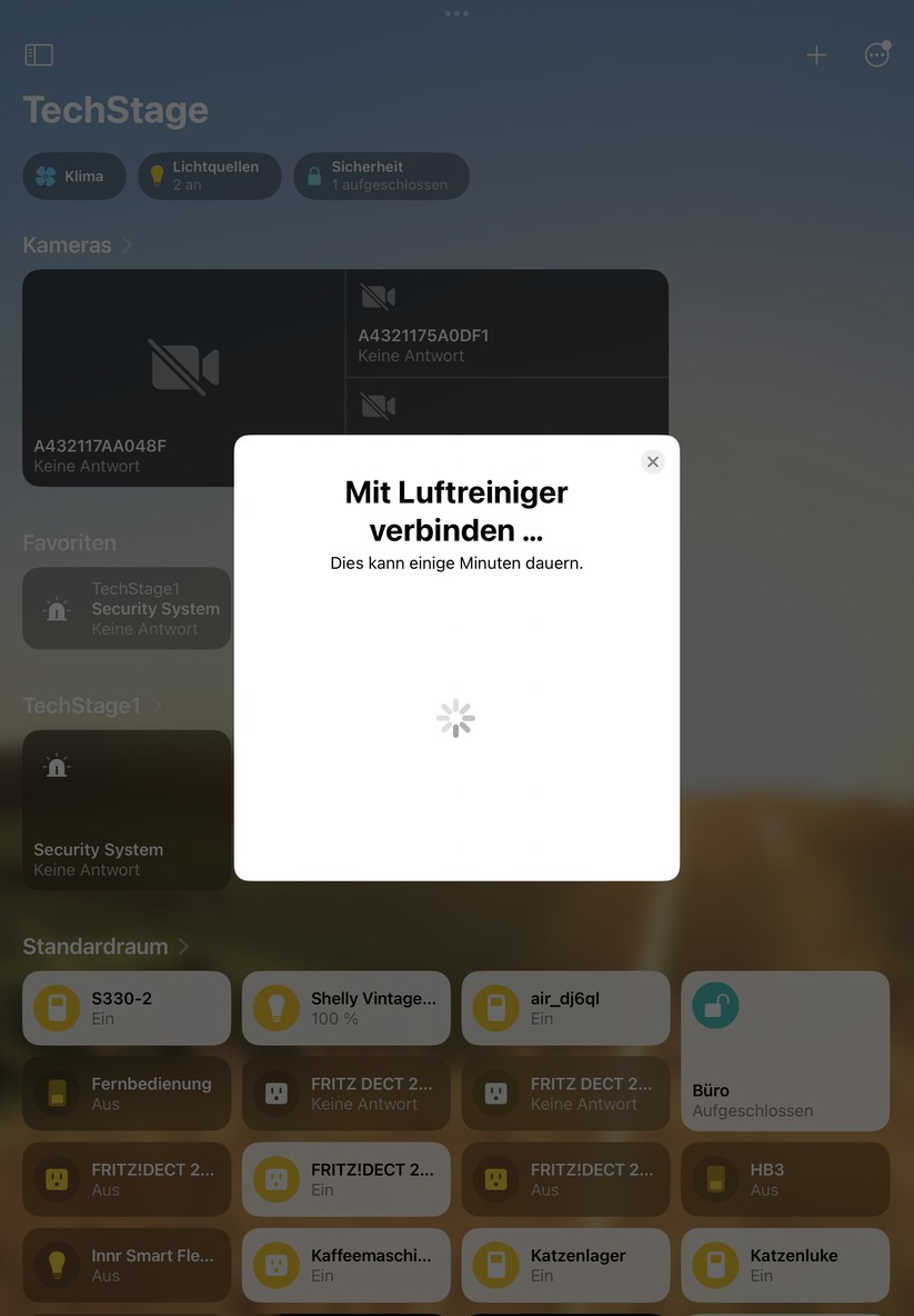 Der Smartmi Luftreiniger 2 lässt sich auch in Apple Homekit einbinden. Dort stehen allerdings nur die Betriebsmodi "Automatisch" und "Benutzerdefiniert" zur Verfügung. Nach einem Wechsel des WLAN-Routers während des Tests war der Smartmi unter Homekit anschließend nicht erreichbar und ließ sich trotz Reset nicht wieder hinzufügen. Die erneute Verbindung zu Homekit gelang aber über die App Eve des deutschen Homekit-Spezialisten Eve Systems GmbH. 