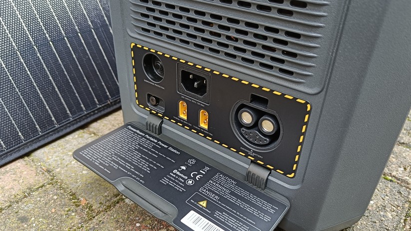 Ugreen Powerroam 2200