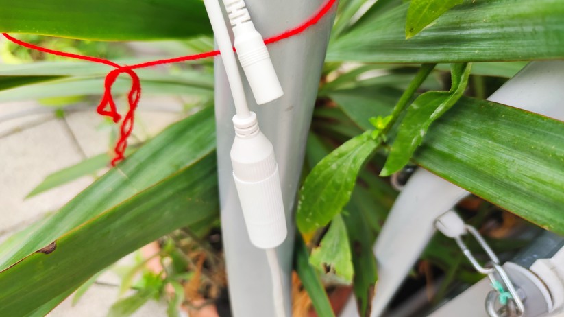 Reolink Trackmix PoE: Neben einer PoE-Verbindung bietet sie noch einen zusätzlichen Stromanschluss.