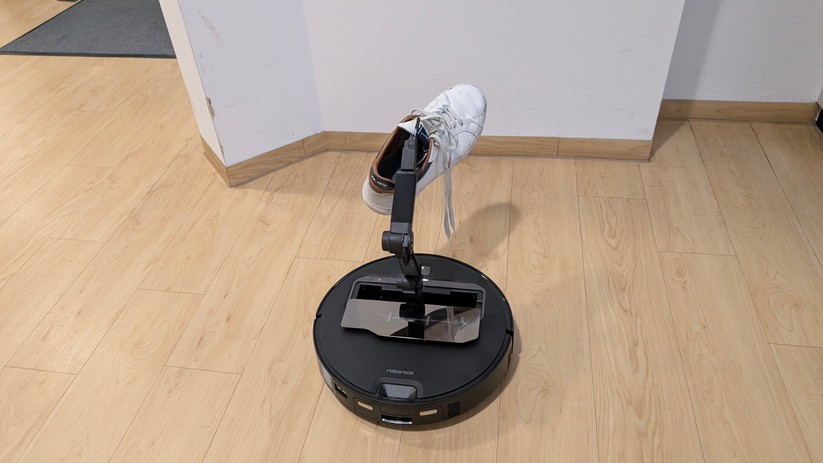 Roborock Saros Z70 – Greifarm für Schuhe