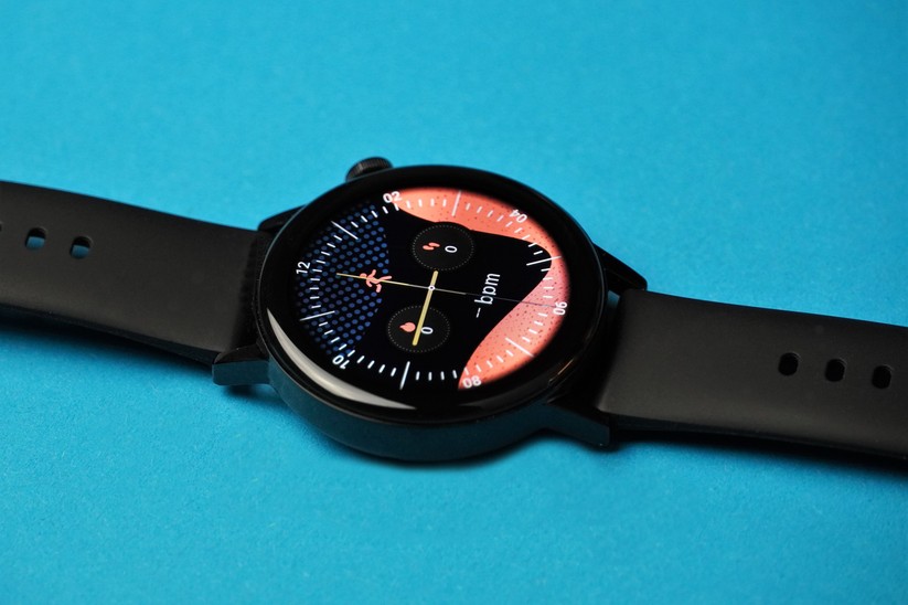 Huawei Watch GT3: Die leichte Uhr trägt nicht dick auf und liegt angenehm am Handgelenk.