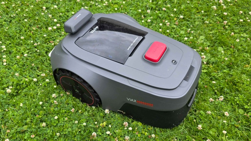 Der Mähroboter Mova Viax 500 navigiert mithilfe von LiDAR und Kameras. Er bietet eine Schnittbreite von 20 cm und mäht Flächen bis zu 600 m².