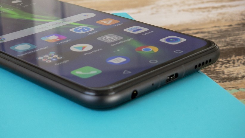 Micro-USB-Anschluss am Fuß des Honor 8X.
