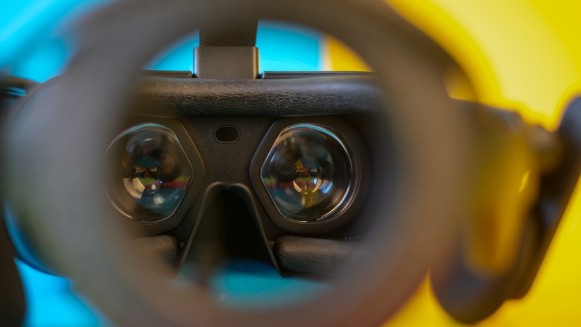 Der Blick auf die Linsen, hinter denen die LCDs mit der hohen Auflösung sitzen. 