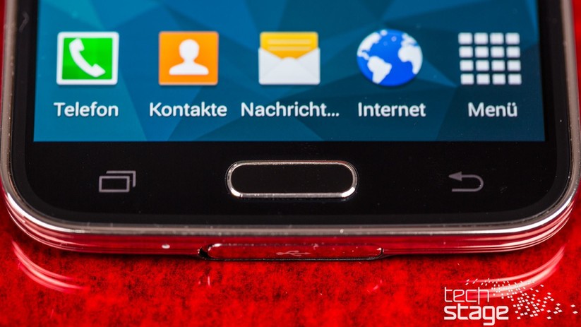 Zwischen den beiden Touch-Tasten für Taskswitcher und Zurück befindet sich der Home-Button mitsamt integriertem Fingerabdrucksensor.
