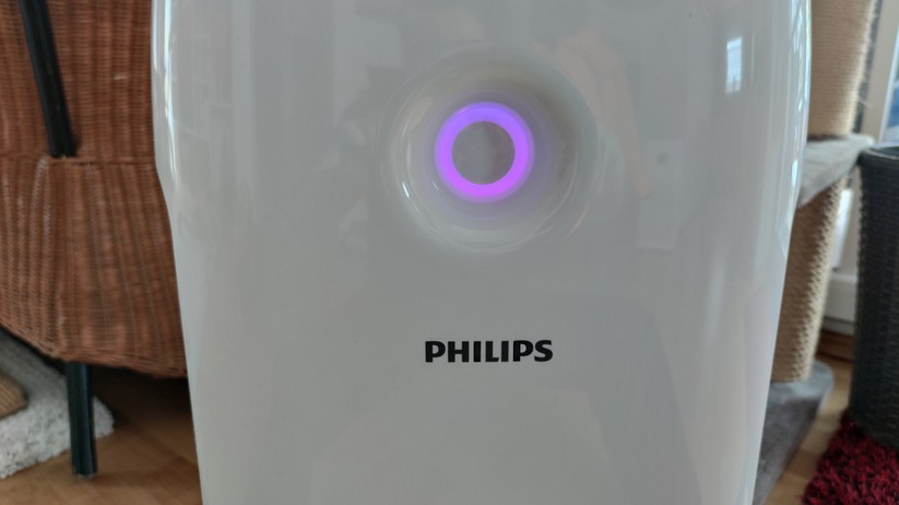 Luftreiniger Philips AC2889/10: Der LED-Ring leuchtet bei schlechter Luft in Lila.