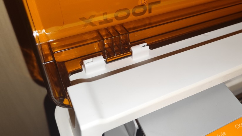 xTool M2 – Auch der Deckel ist stabil und gut befestigt.