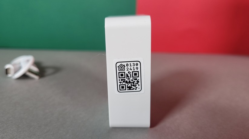 Wer möchte, kann das smarte Thermostatvon Meross mit anderen Komponenten des Herstellers kombinieren und für Automatisierungen verwenden. Mit dem Tür-/Fenster-Sensor Mersoss MS200H können Anwender etwa die Heizleistung stoppen, wenn der Sensor ein geöffnetes Fenster erkennt.