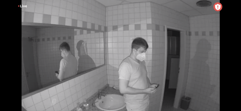 Arlo Essential Indoor Camera: Aufnahme mit Infrarot-Nachtsicht