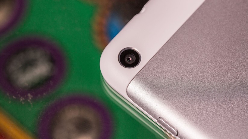 Die 5-Megapixel-Kamera ist etwas langsam, macht aber in hellen Umgebungen ansehnliche Bilder. Doch Fotografieren mit dem Tablet? Kommt in der Praxis ohnehin nicht oft vor.