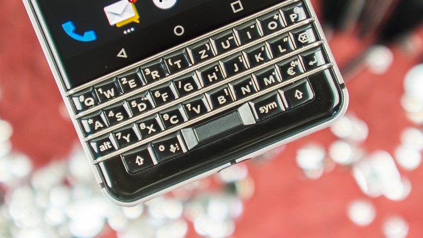Auf der Tastatur des BlackBerry KEYone sind 35 Tasten vorhanden. Die Leertaste integrierten einen Fingerabdrucksensor.