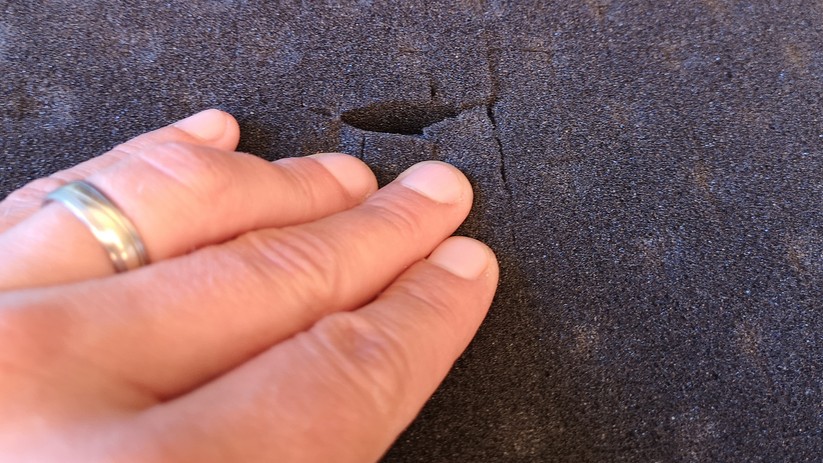 Der Schaumstoff ist in Würfelform vorperforiert.