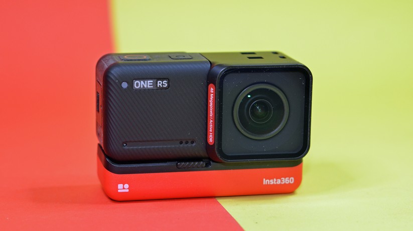 Insta360 One RS: Auf den ersten Blick sieht sie wie die One R aus.