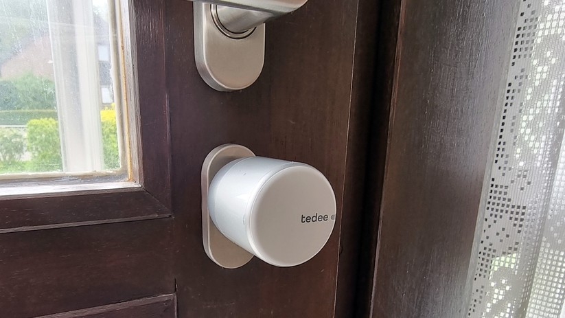 Das einfach "Lock" benannte Smart Lock von Tedee ist im Vergleich winzig - und trotzdem am stärksten, schnellsten und leisesten