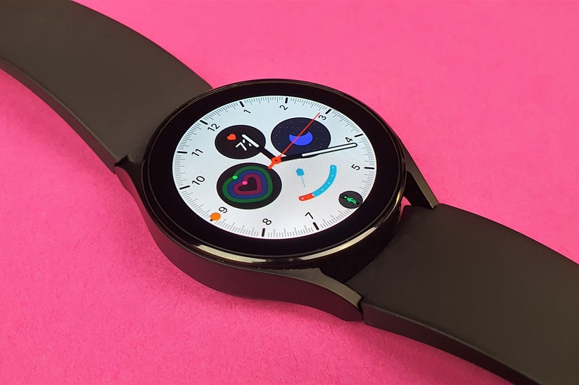 Samsung Galaxy Watch 4: Die Auswahl der Zifferblätter ist groß, viele lassen sich optisch individualisieren.