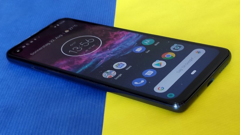 Der Rahmen sieht wie Metall aus, ist aber ebenfalls aus Kunststoff.