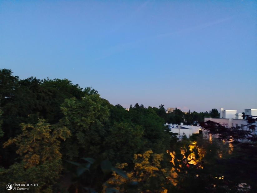  Hauptkamera bei Dämmerung