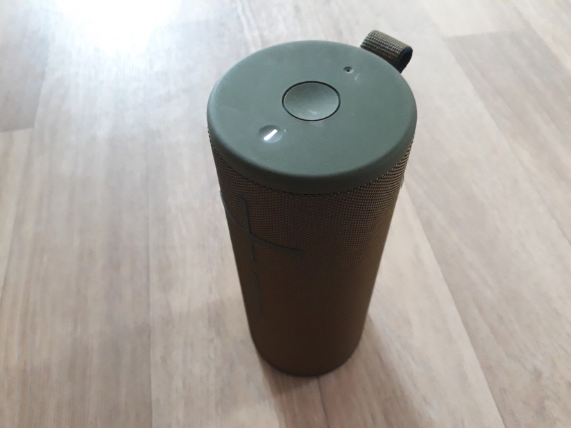 Ultimate Ears hat das Gehäuse des Boom 3 mit einem speziellen, reflektierenden Textilüberzug versehen.