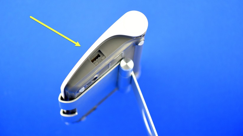 Rechts außen sitzt die FON-Buchse im TAE-Format.