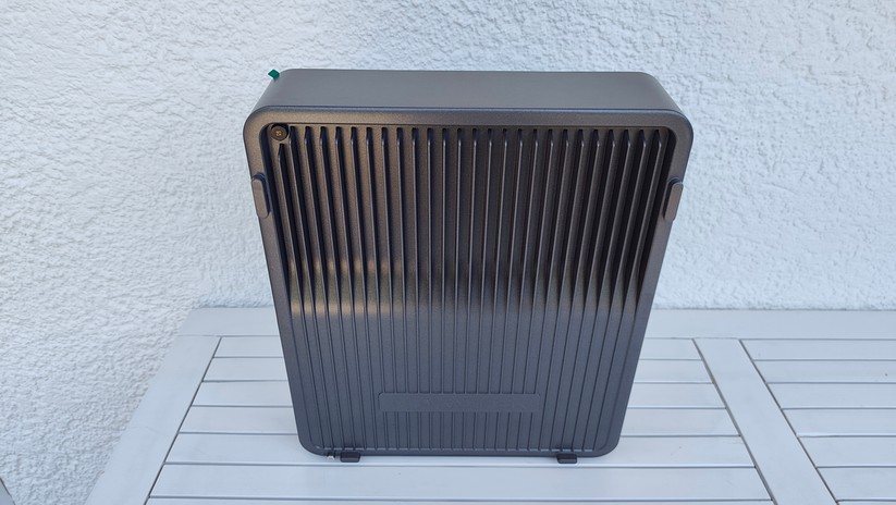 Marstek Venus E: Günstiger AC-Speicher mit gut 2 kWh und Notstromsteckdose mit 1,5 kW