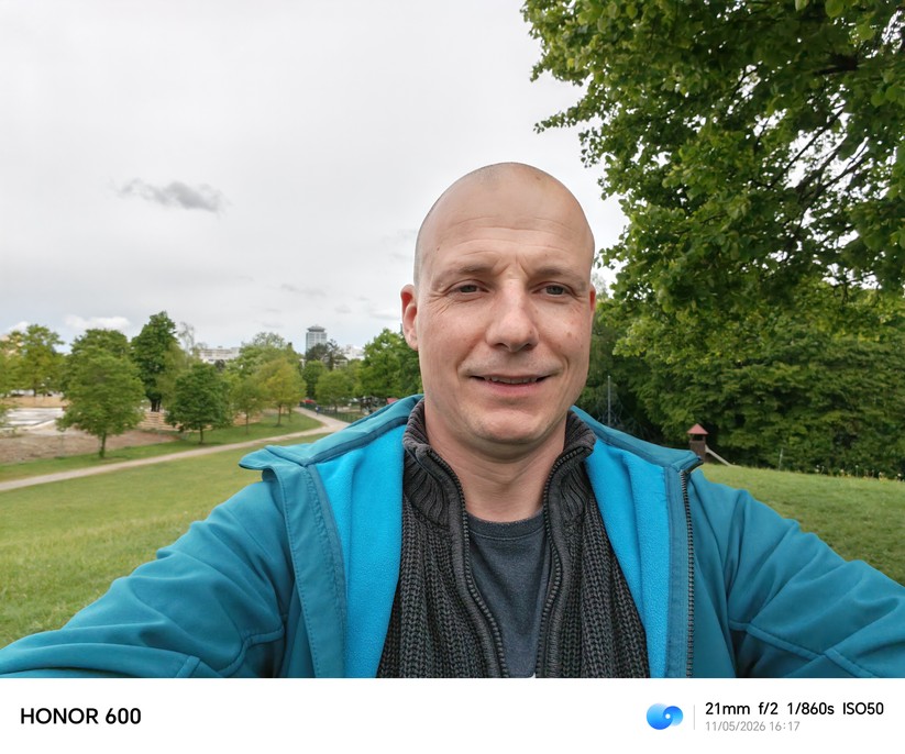  Selfie