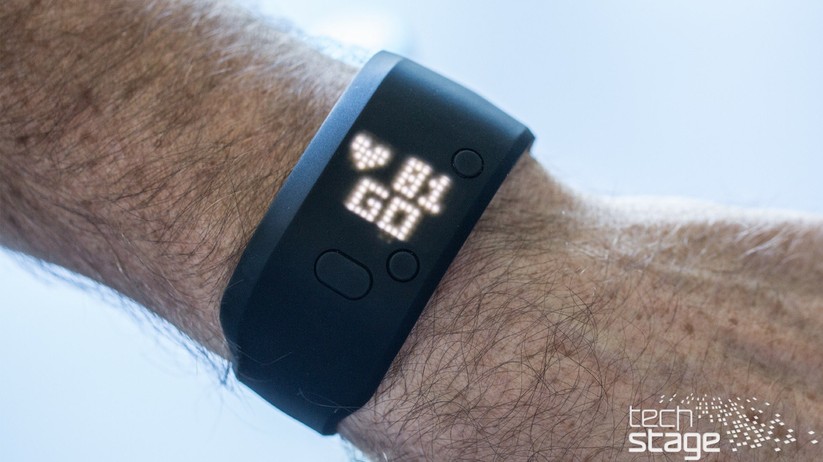 Adidas miCoach Fit Smart – Vorderseite mit Display