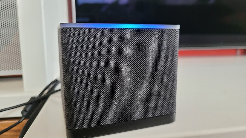 Fire TV Cube 2022: Die LED an der Vorderseite signalisiert, ob Alexa aktiv ist.