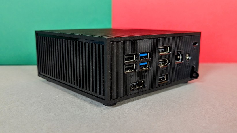 Asus Expertcenter PN42 – Rückseite