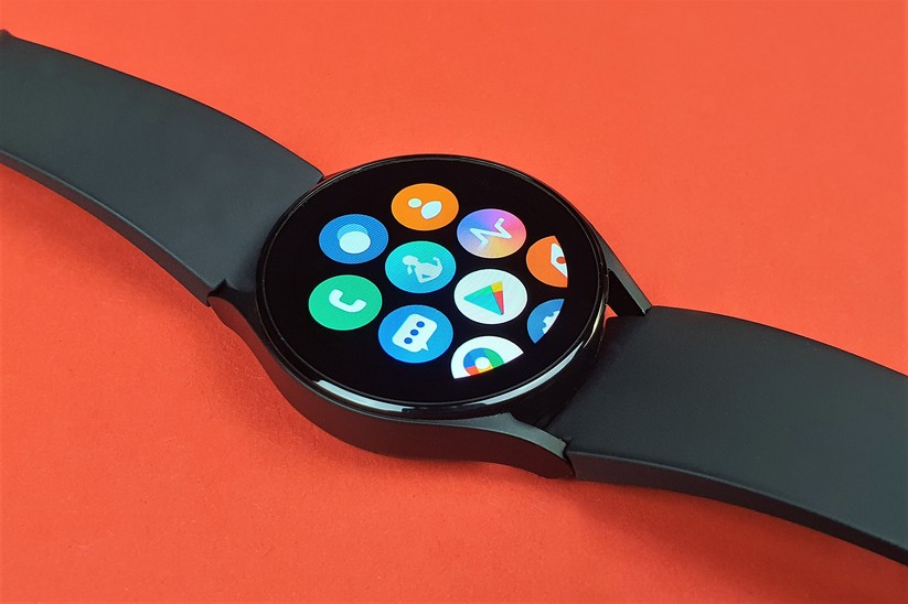 Samsung Galaxy Watch 4: Das App-Angebot auf der Smartwatch ist umfangreich, zusätzliche Anwendungen lassen sich herunterladen.