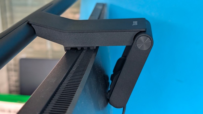 Die Benq Screenbar Pro hat eine der besten Klemmhalterungen.