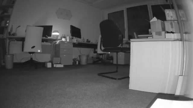 Bei Nachtaufnahmen kommt die Ring mit nur einer IR-LED aus