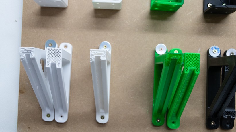 Die Wandhaken nach dem Bruchtest.