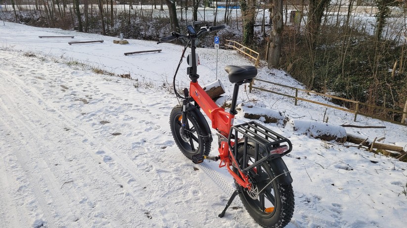  Faltbares E-Fatbike mit Doppelfederung und ergonomischer Sitzposition