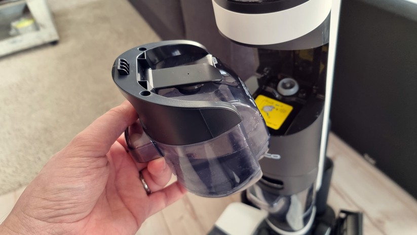 Sauberes Wasser kommt aus dem Frischwassertank