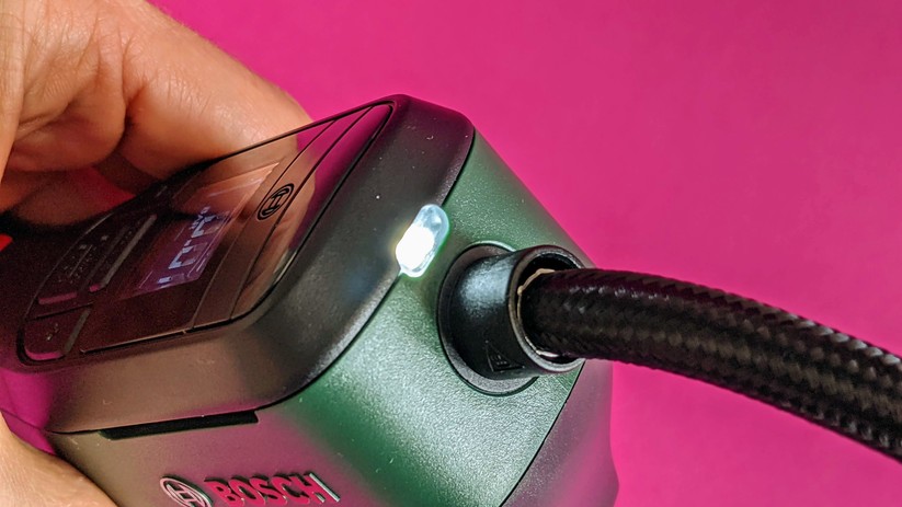 Bosch Easypump: Akku-Luftpumpe mit LED-Leuchte für den Einsatz bei Dunkelheit