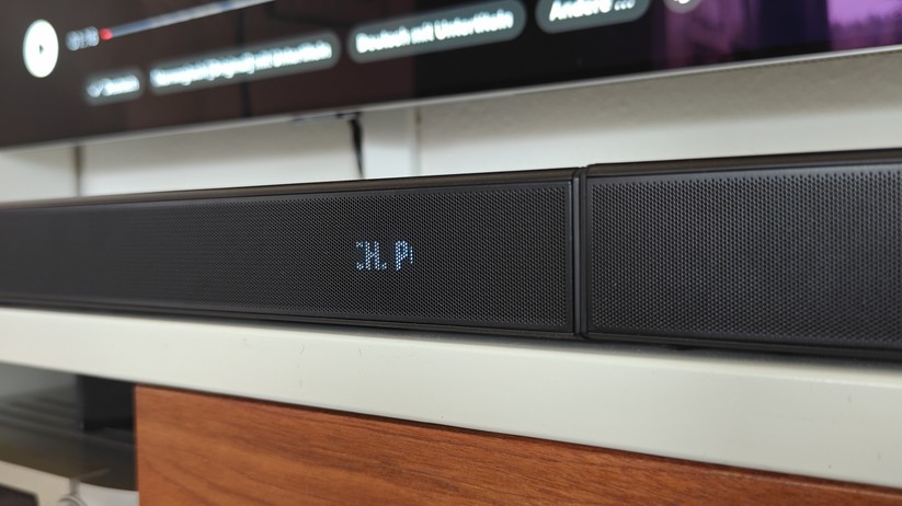 JBL Bar 1300MK2: 29 Lautsprecher, 2.470 Watt und abnehmbare Akku-Rears versprechen echtes 11.1.4-Kino-Feeling.