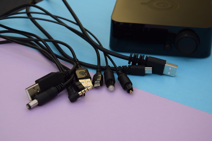 Der Transmitter bringt alle notwendigen Kabel mit. 