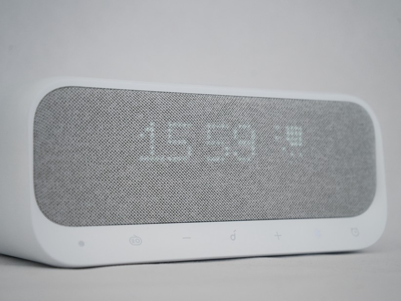 Gelungen! Das Design des Anker Soundcore Wakey gefällt uns. 