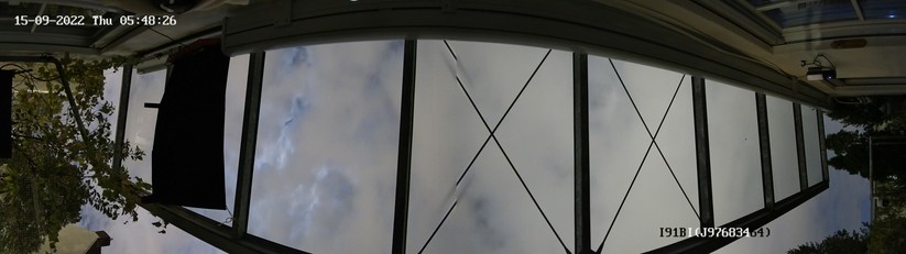 Annke NCD800 (I91BI): kleinerer Fehler in der Bildmitte an der Schnittstelle zwischen den zusammengesetzten Einzelaufnahmen der Objektive.