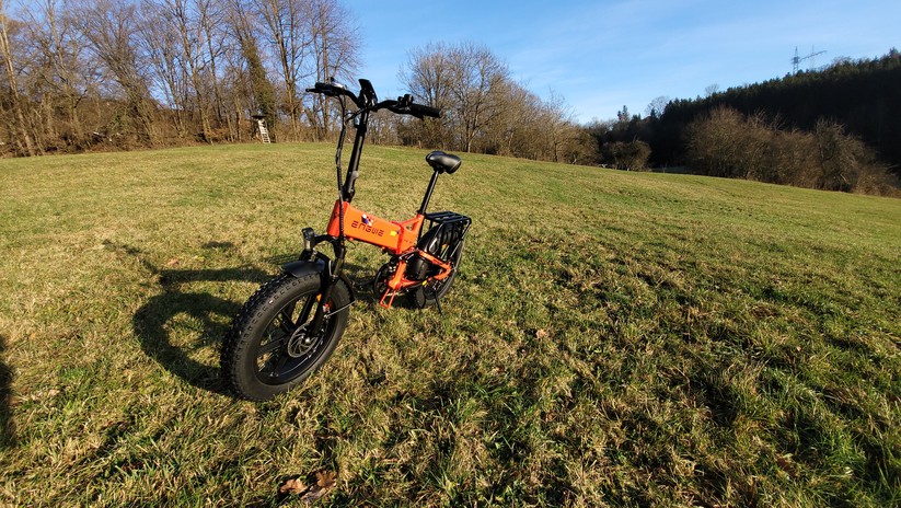  Faltbares E-Fatbike mit Doppelfederung und ergonomischer Sitzposition