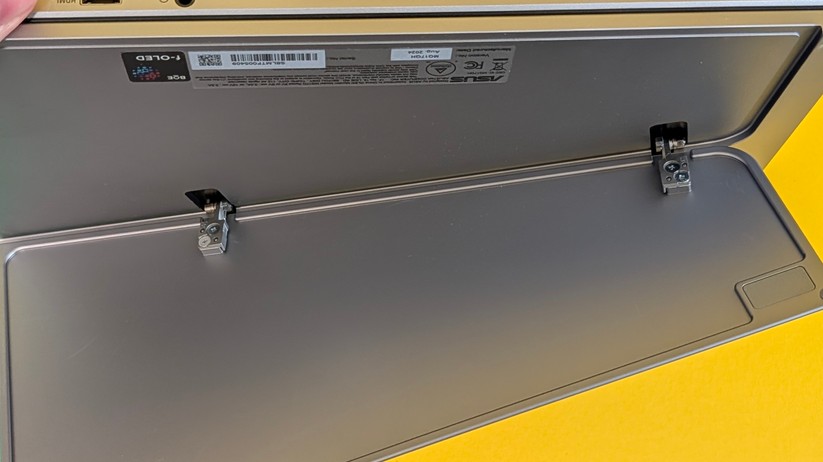 Asus Zenscreen Fold OLED MQ17QH – Bilderstrecke