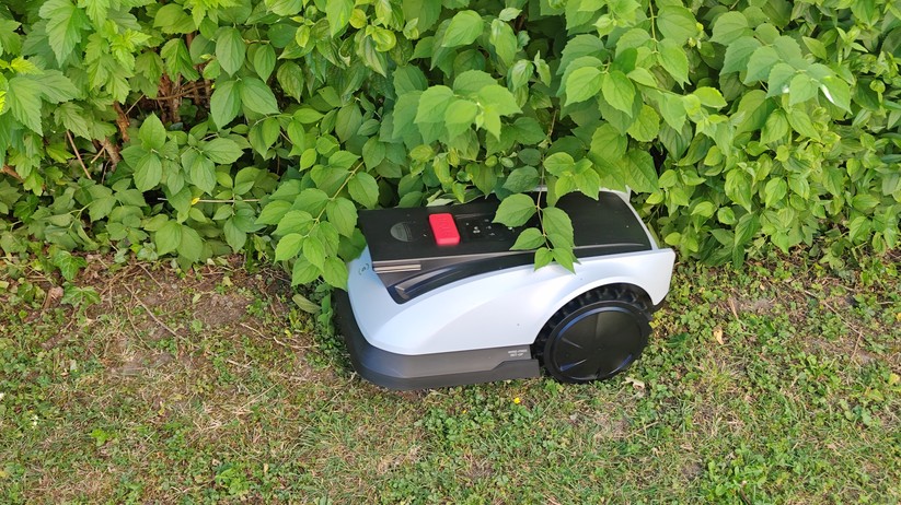 Ecovacs Goat O600 RTK bietet eine Schnittbreite von 19 cm und ist für Rasenflächen bis 600 m². 