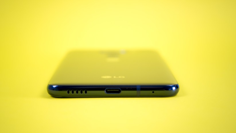 Auf der unteren Seite des LG V30 befindet sich der Anschluss USB Type C.