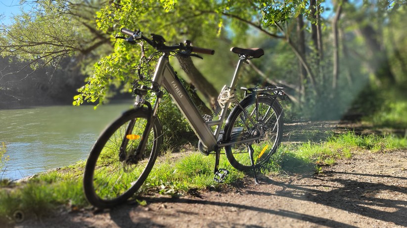  City-E-Bike mit 26"-Bereifung, Tiefeinsteiger, App, Bremslicht