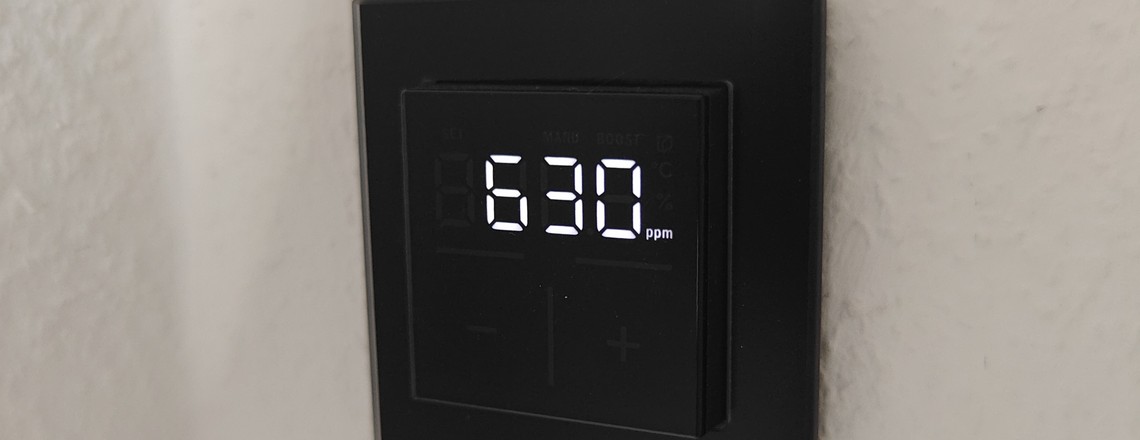 Fußbodenheizung: Homematic IP Glas-Wandthermostat mit CO2-Sensor im Test