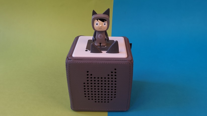 Ein Kreativ-Tonie auf der Toniebox. 