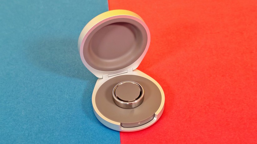 Oura Ring 5 und mobiles Ladecase (optional)