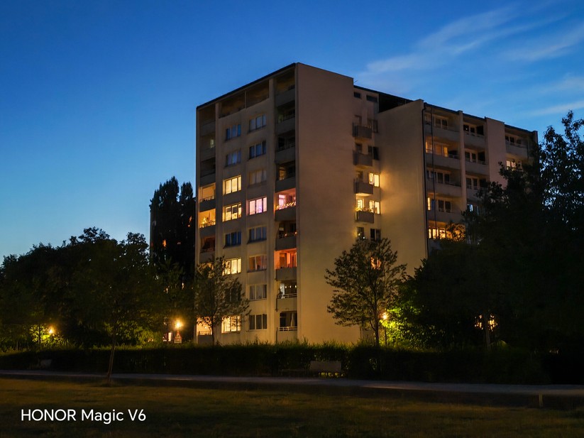Honor Magic V6: Hauptkamera bei Nacht (2x Zoom)